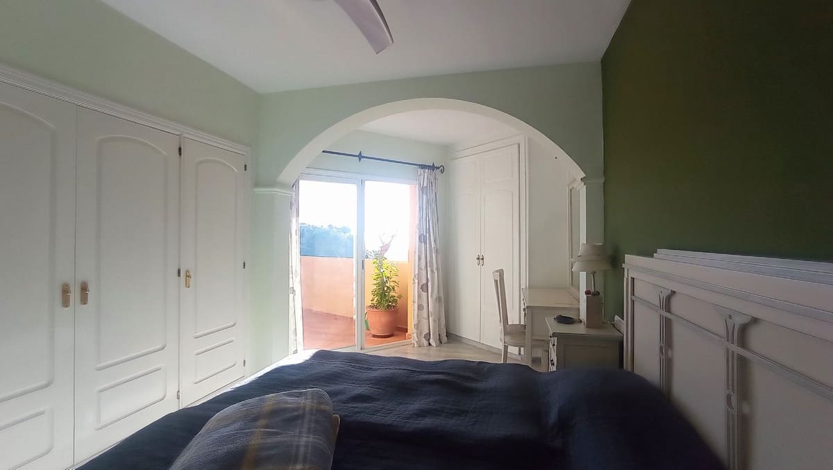 Apartamento de 2 habitaciones en Calahonda en venta con piscina - 449.000 € (Ref: 10016856)
