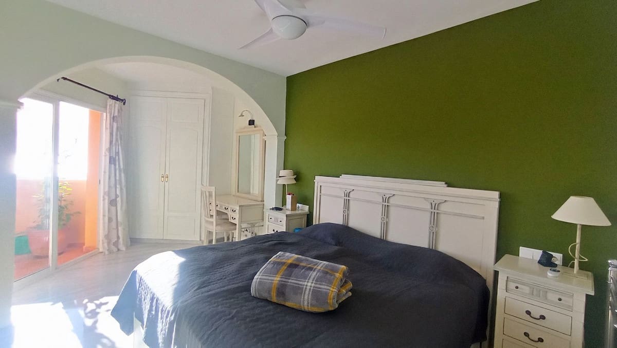 Apartamento de 2 habitaciones en Calahonda en venta con piscina - 449.000 € (Ref: 10016856)