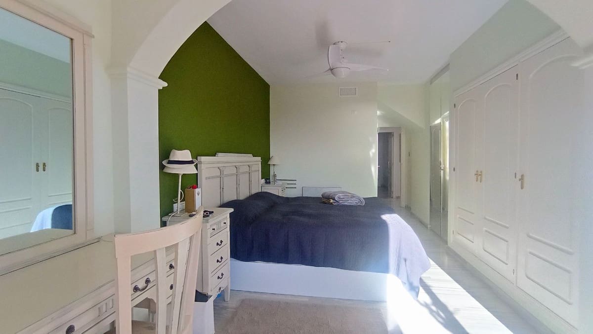 Apartamento de 2 habitaciones en Calahonda en venta con piscina - 449.000 € (Ref: 10016856)