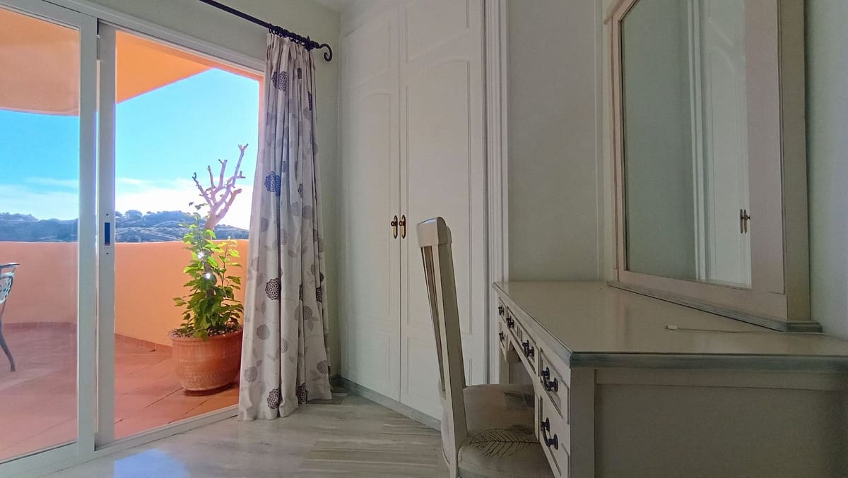 Apartamento de 2 habitaciones en Calahonda en venta con piscina - 449.000 € (Ref: 10016856)