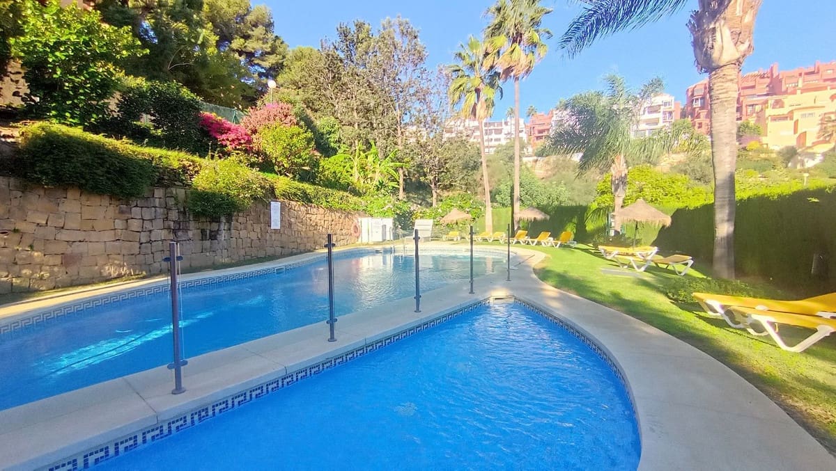 Apartamento de 2 habitaciones en Calahonda en venta con piscina - 449.000 € (Ref: 10016856)