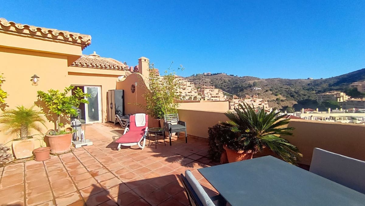 Apartamento de 2 habitaciones en Calahonda en venta con piscina - 449.000 € (Ref: 10016856)