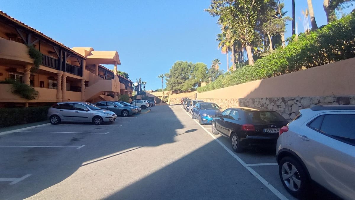 Apartamento de 2 habitaciones en Calahonda en venta con piscina - 449.000 € (Ref: 10016856)