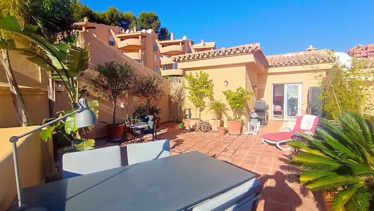 Apartamento de 2 habitaciones en Calahonda en venta con piscina - 449.000 € (Ref: 10016856)