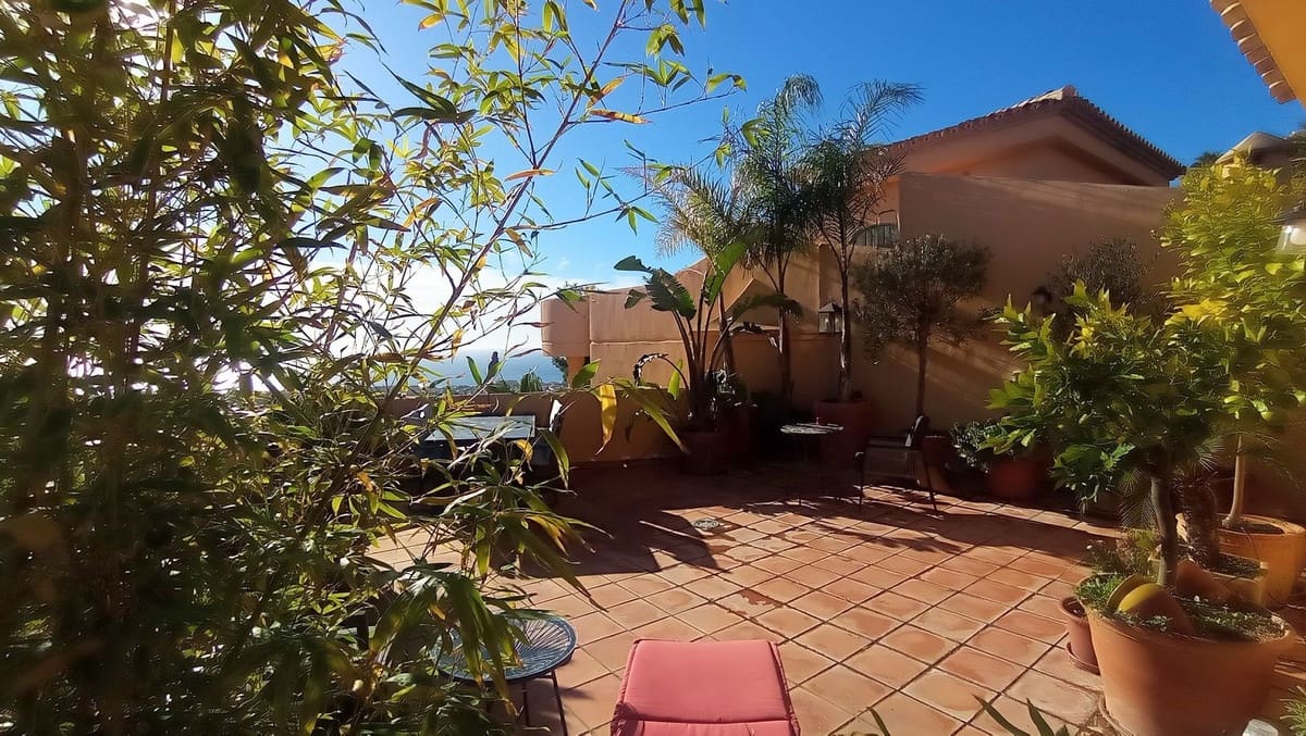 Apartamento de 2 habitaciones en Calahonda en venta con piscina - 449.000 € (Ref: 10016856)