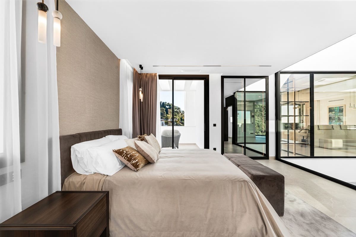 6 slaapkamer Villa te koop in El Madronal met zwembad - € 7.000.000 (Ref: 10016858)