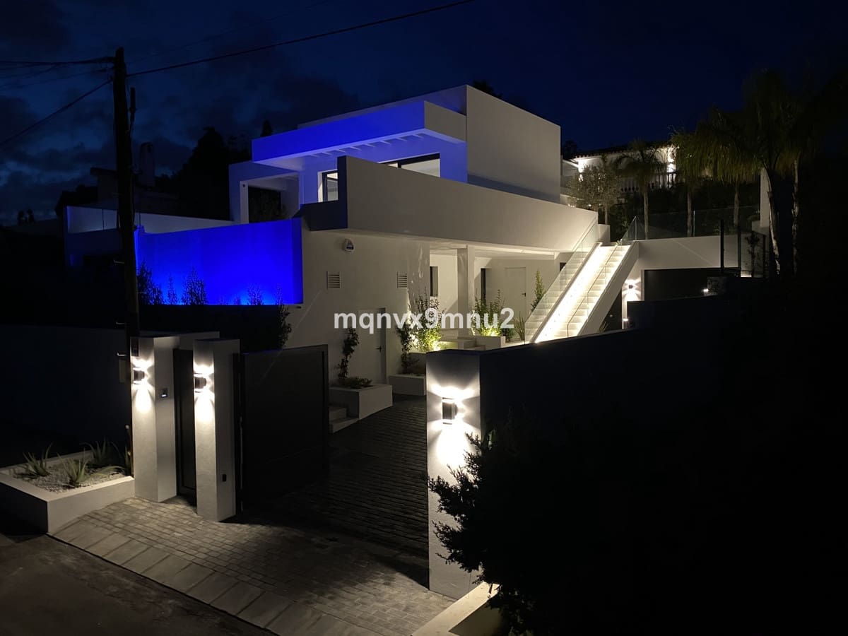 3 bedroom Villa for sale in El Chaparral with pool - € 1,495,000 (Ref: 10016861)
