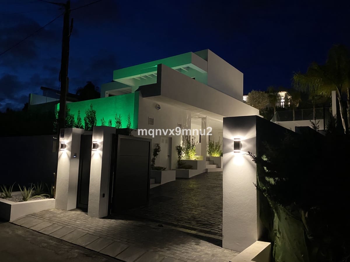 3 bedroom Villa for sale in El Chaparral with pool - € 1,495,000 (Ref: 10016861)
