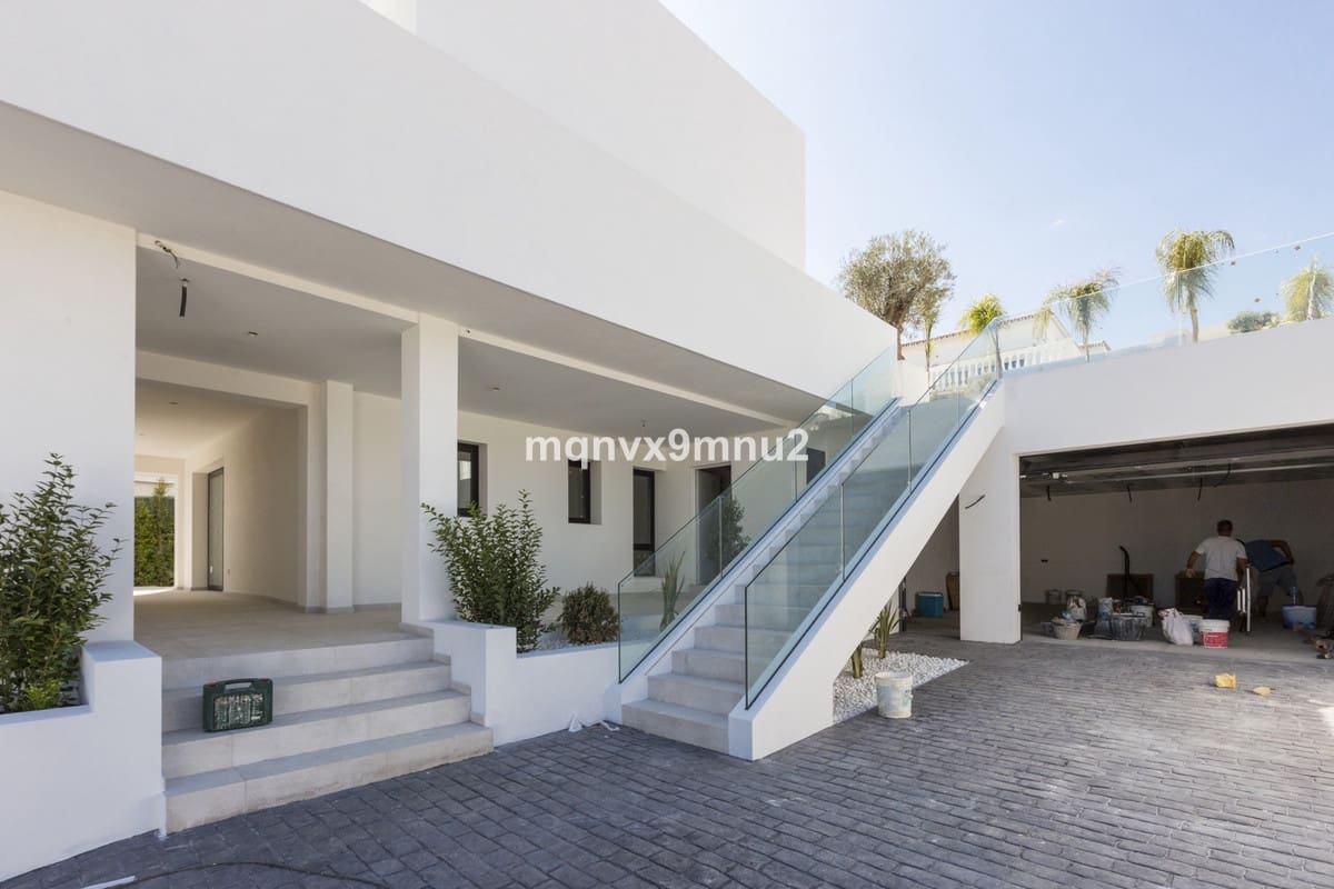 3 bedroom Villa for sale in El Chaparral with pool - € 1,495,000 (Ref: 10016861)