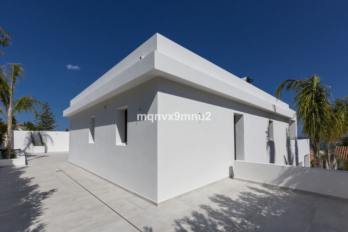 3 bedroom Villa for sale in El Chaparral with pool - € 1,495,000 (Ref: 10016861)