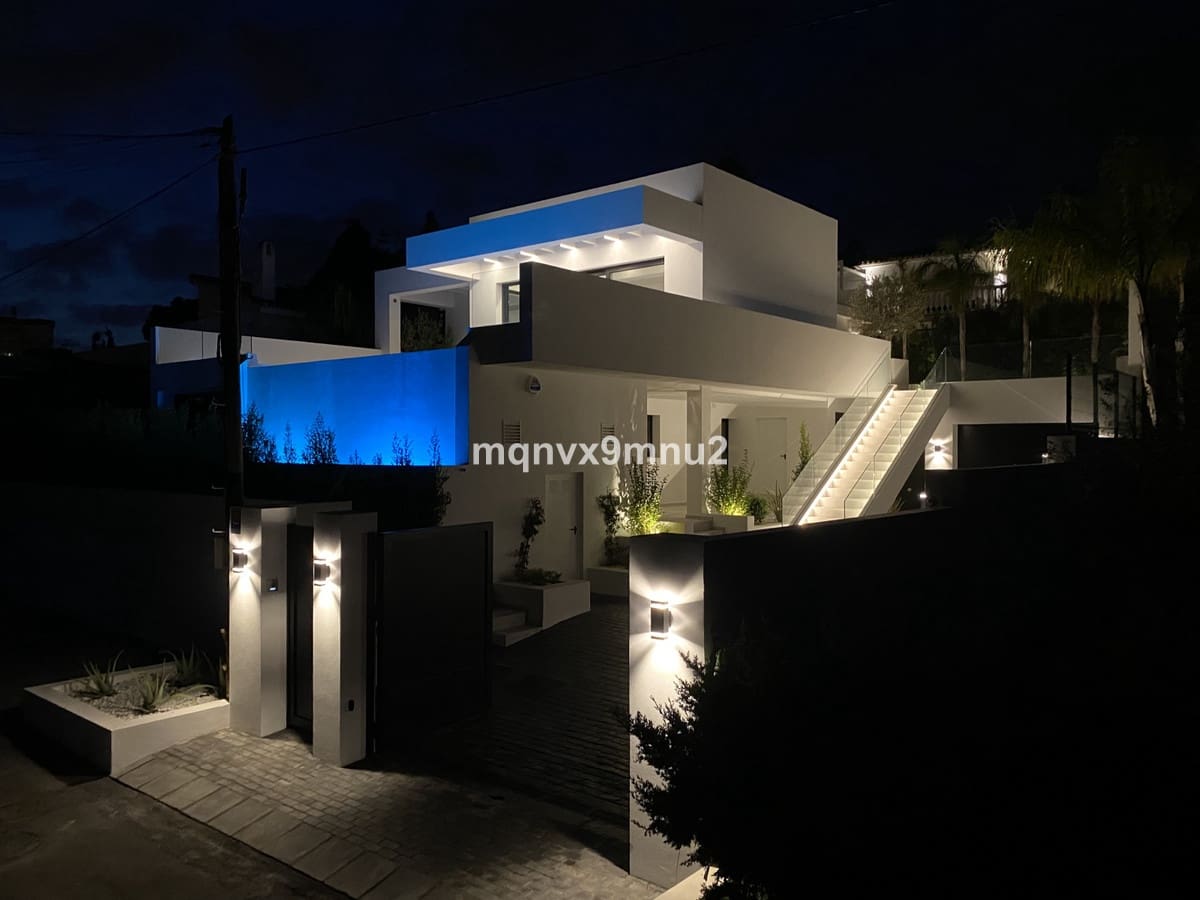 3 bedroom Villa for sale in El Chaparral with pool - € 1,495,000 (Ref: 10016861)