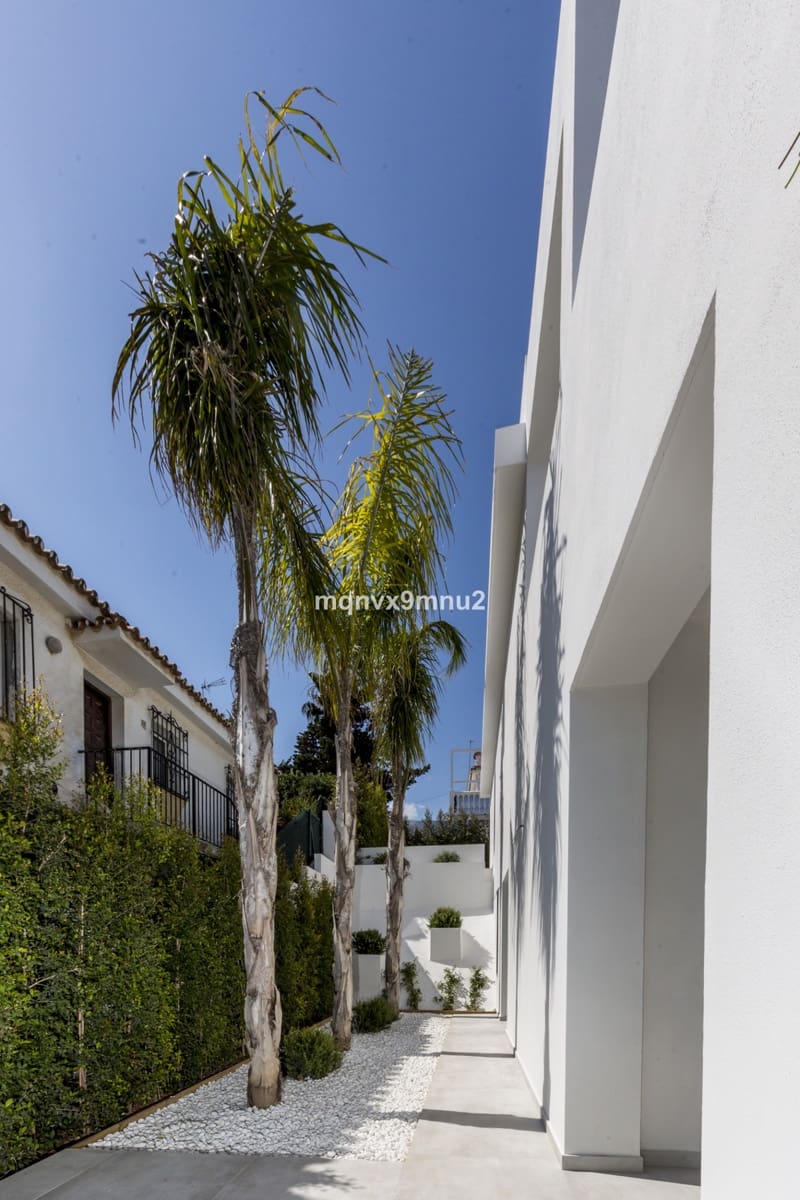 3 bedroom Villa for sale in El Chaparral with pool - € 1,495,000 (Ref: 10016861)