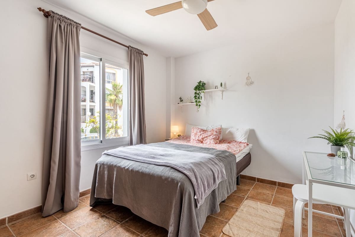 3 soveværelse Lejlighed til salg i Riviera del Sol med swimmingpool - € 449.000 (Ref: 10019382)