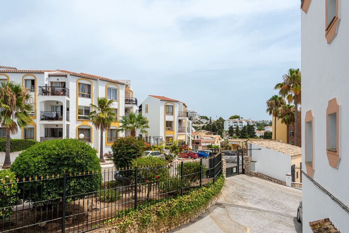 3 soveværelse Lejlighed til salg i Riviera del Sol med swimmingpool - € 449.000 (Ref: 10019382)