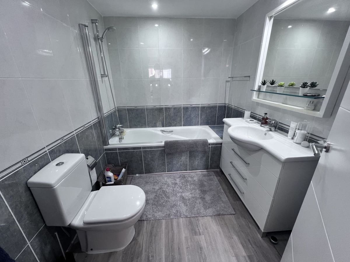 2 bedroom Apartment for sale in Riviera del Sol with pool - € 339,000 (Ref: 10019385)