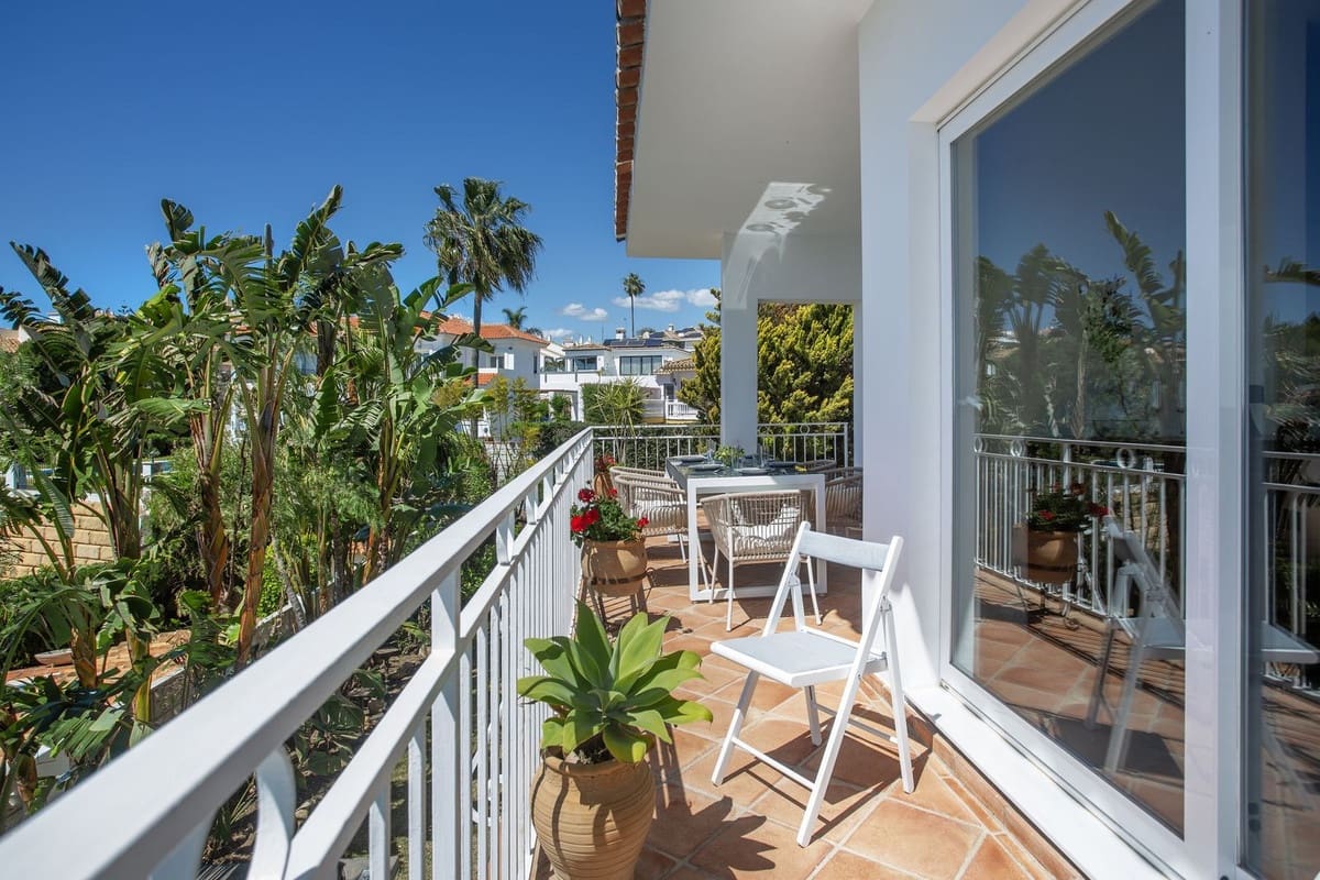 3 bedroom Villa for sale in Riviera del Sol with pool garage - € 1,299,000 (Ref: 10019387)
