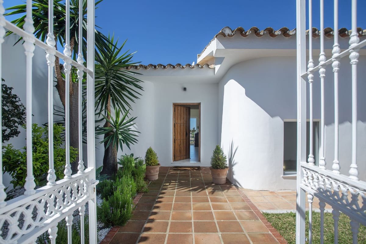 3 bedroom Villa for sale in Riviera del Sol with pool garage - € 1,299,000 (Ref: 10019387)