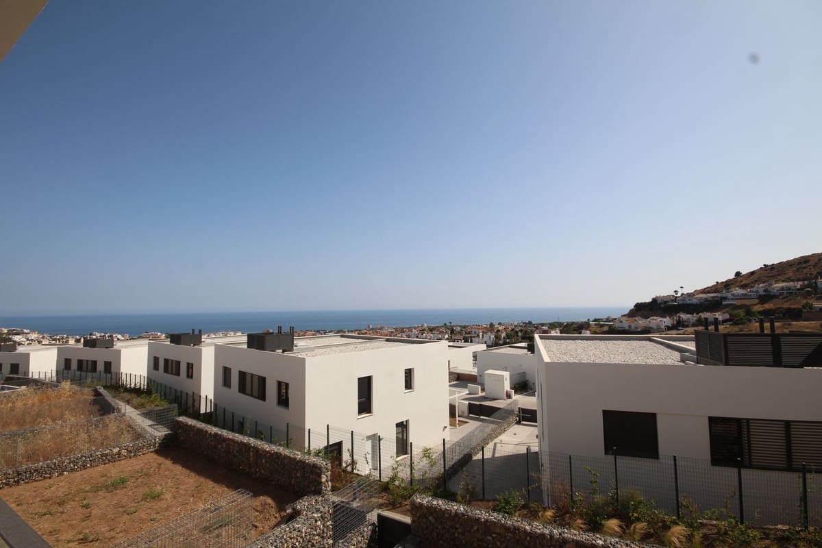 Pareado de 3 habitaciones en Riviera del Sol en venta con piscina - 599.000 € (Ref: 10019388)