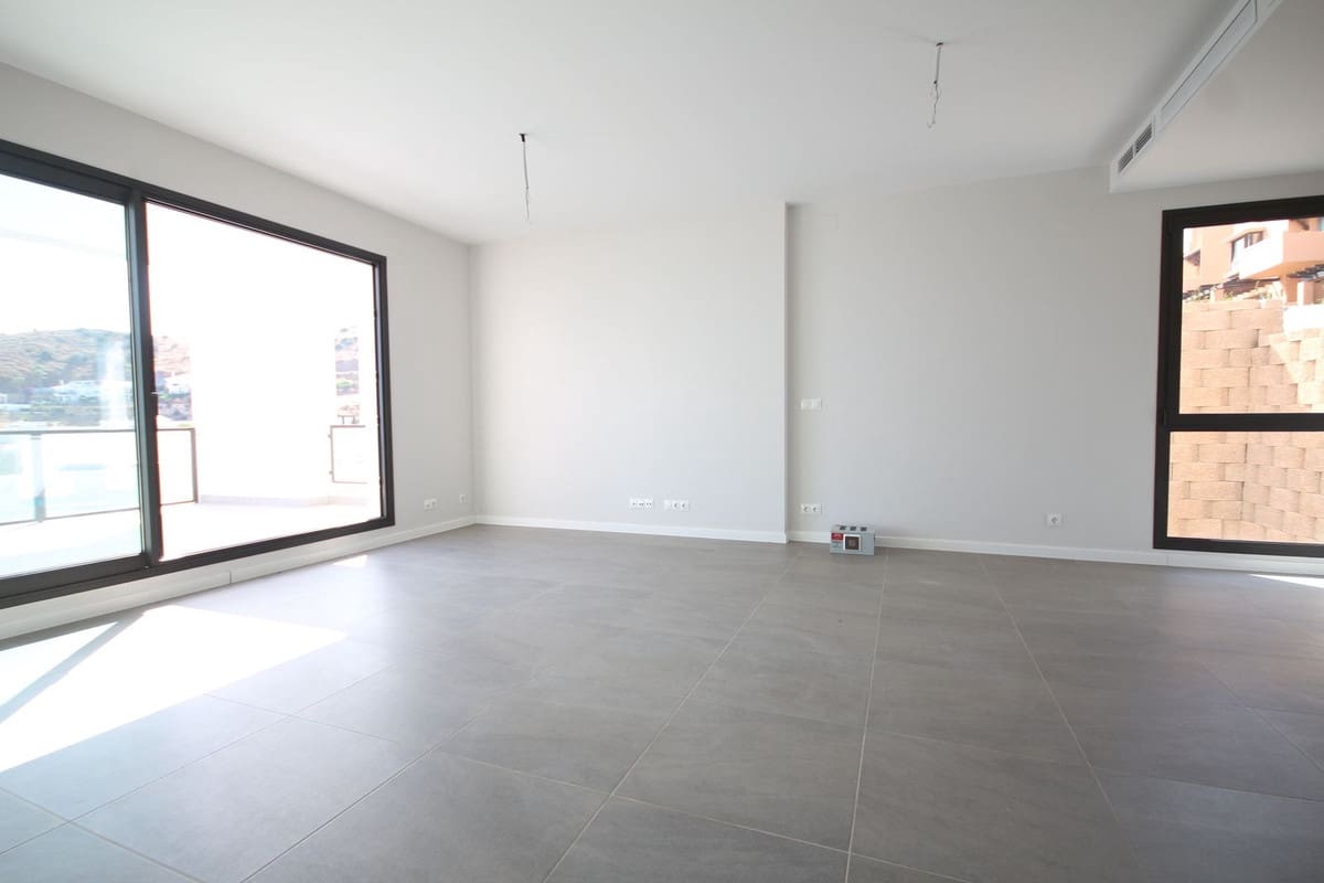 Pareado de 3 habitaciones en Riviera del Sol en venta con piscina - 599.000 € (Ref: 10019388)