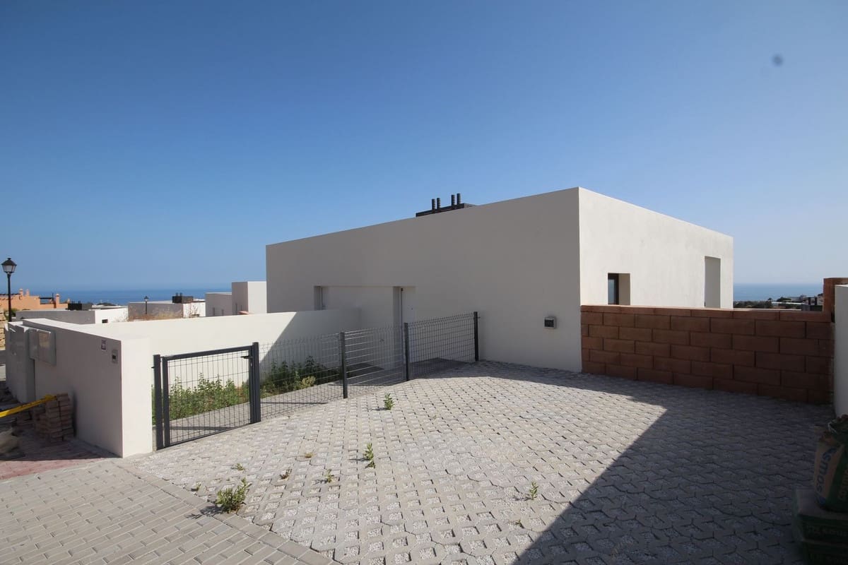 Pareado de 3 habitaciones en Riviera del Sol en venta con piscina - 599.000 € (Ref: 10019388)