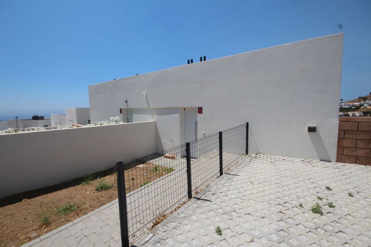 Pareado de 3 habitaciones en Riviera del Sol en venta con piscina - 599.000 € (Ref: 10019388)