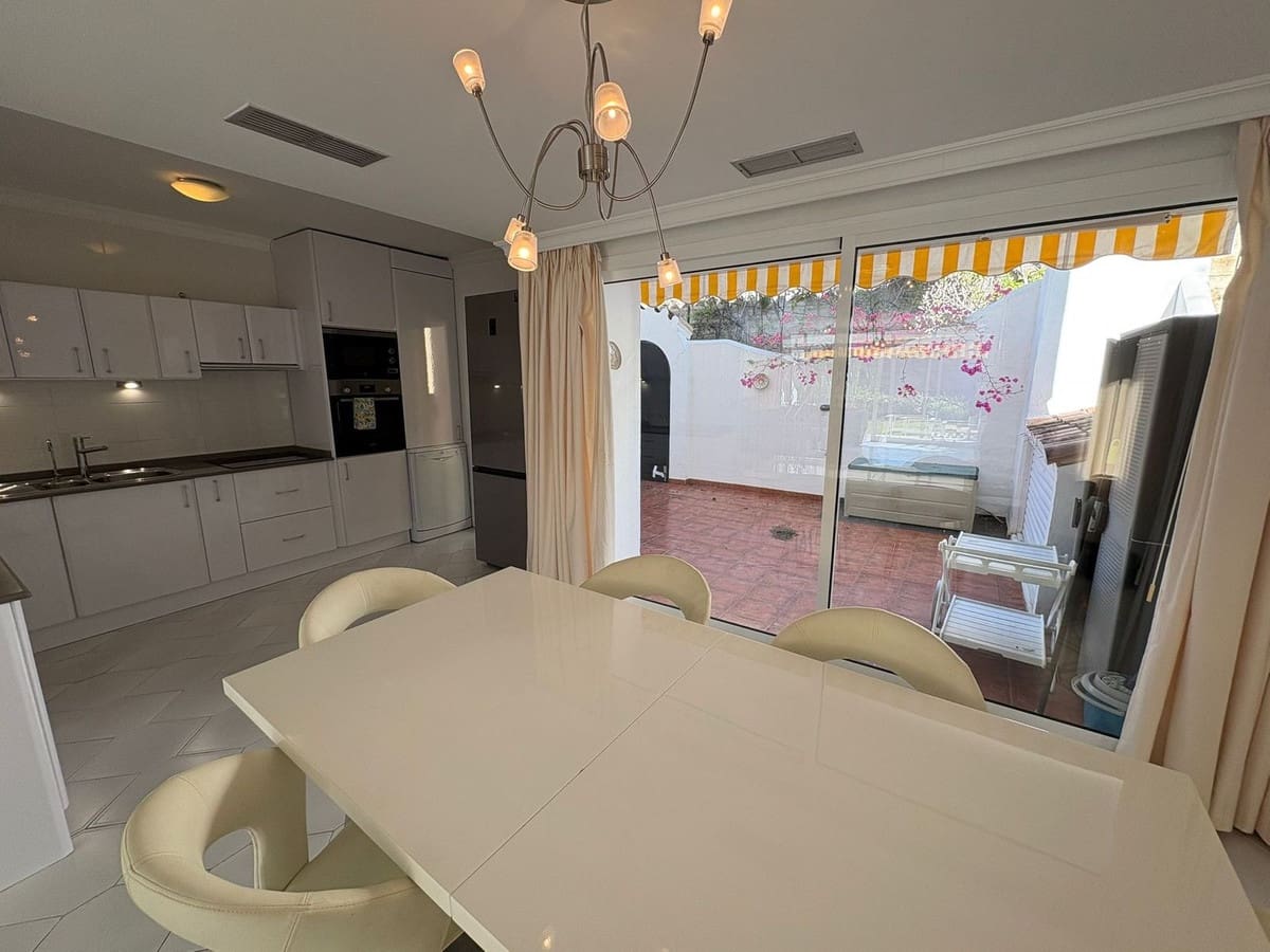 3 chambre Villa/Maison Semi-Mitoyenne à vendre à Miraflores avec piscine - 575 000 € (Ref: 10019390)