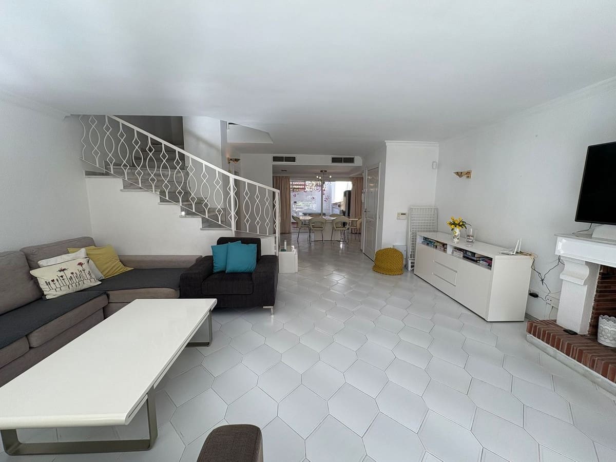 3 chambre Villa/Maison Semi-Mitoyenne à vendre à Miraflores avec piscine - 575 000 € (Ref: 10019390)