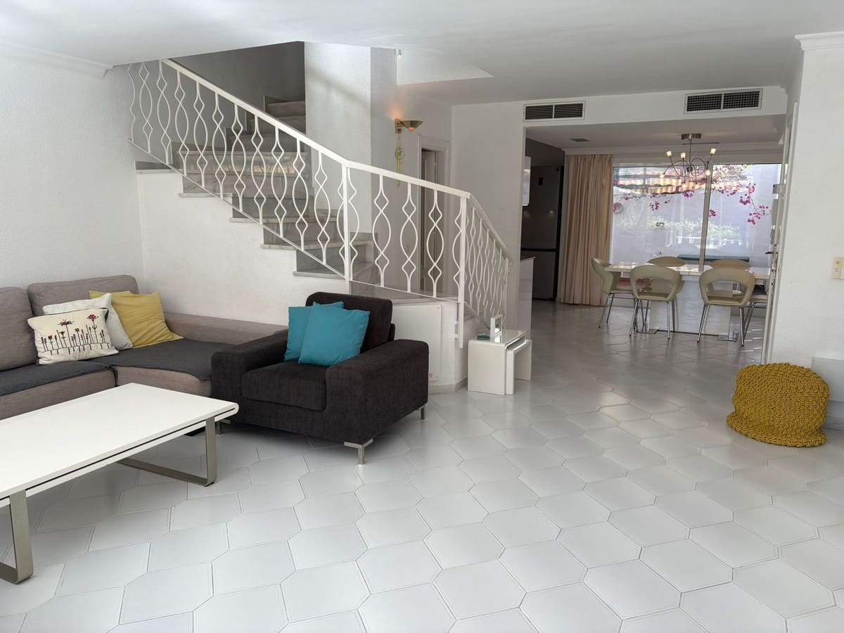 3 chambre Villa/Maison Semi-Mitoyenne à vendre à Miraflores avec piscine - 575 000 € (Ref: 10019390)