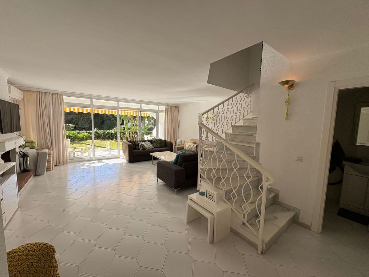 3 chambre Villa/Maison Semi-Mitoyenne à vendre à Miraflores avec piscine - 575 000 € (Ref: 10019390)