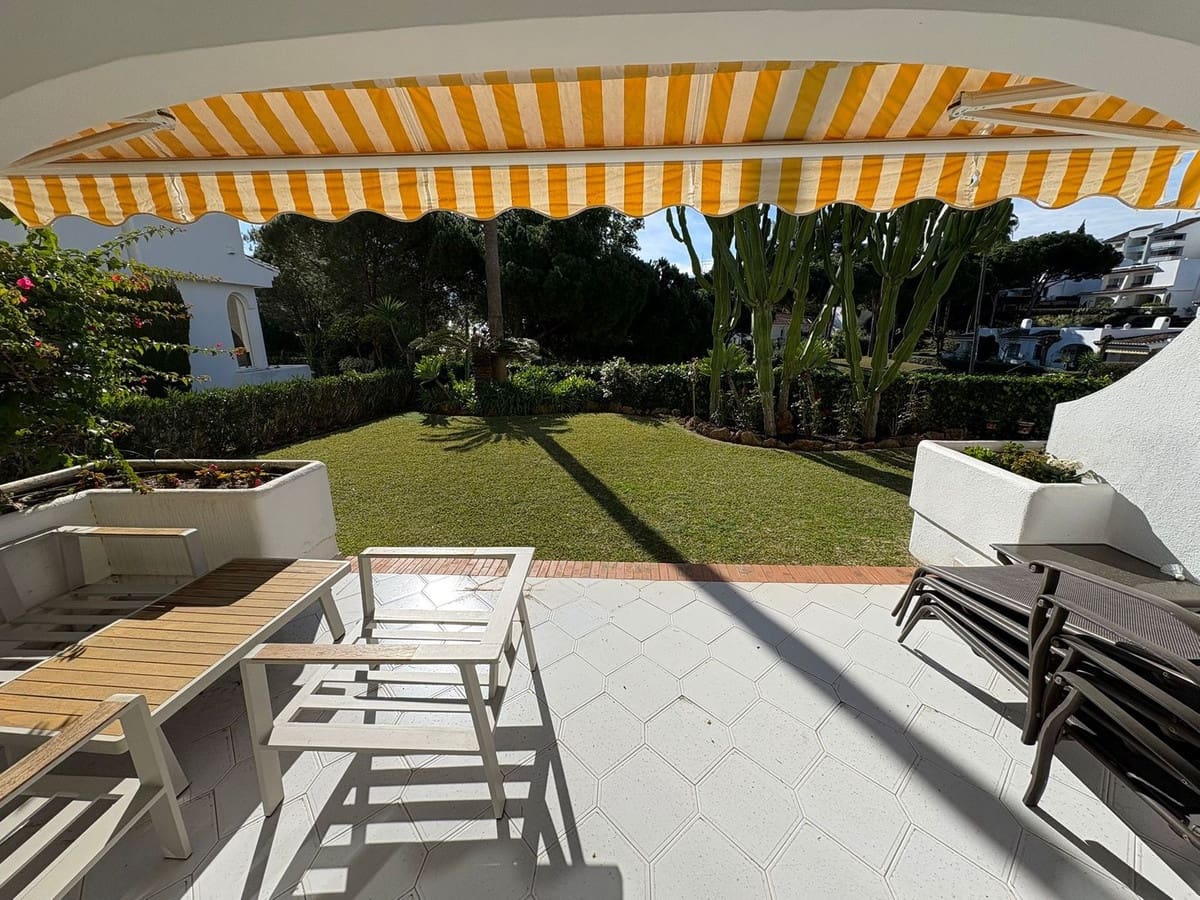 3 chambre Villa/Maison Semi-Mitoyenne à vendre à Miraflores avec piscine - 575 000 € (Ref: 10019390)