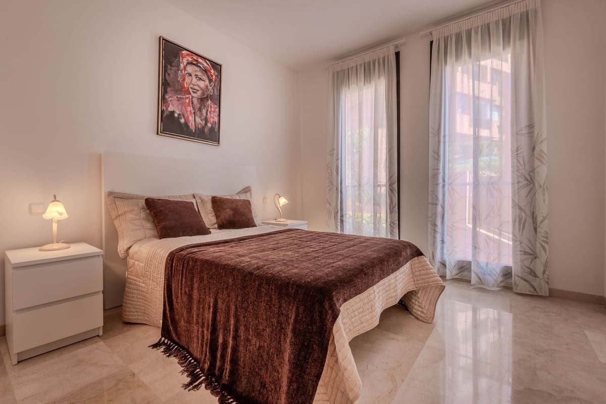 3 sypialnia Apartament na sprzedaż w Calahonda z basenem garażem - 1 150 000 € (Ref: 10019393)
