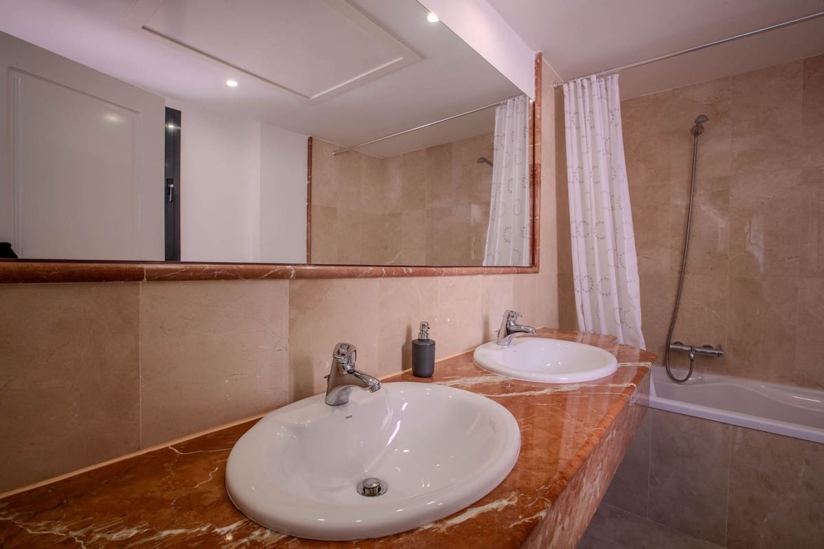 3 sypialnia Apartament na sprzedaż w Calahonda z basenem garażem - 1 150 000 € (Ref: 10019393)