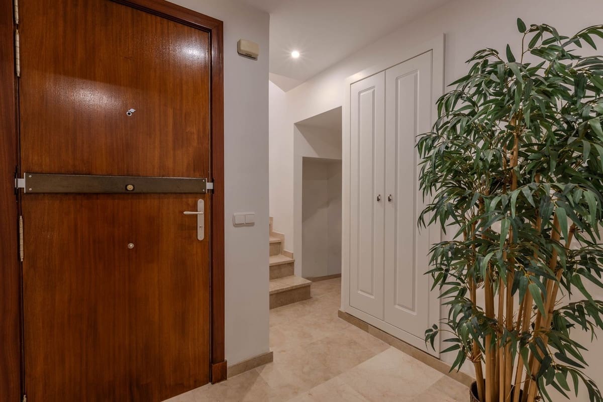 3 sypialnia Apartament na sprzedaż w Calahonda z basenem garażem - 1 150 000 € (Ref: 10019393)