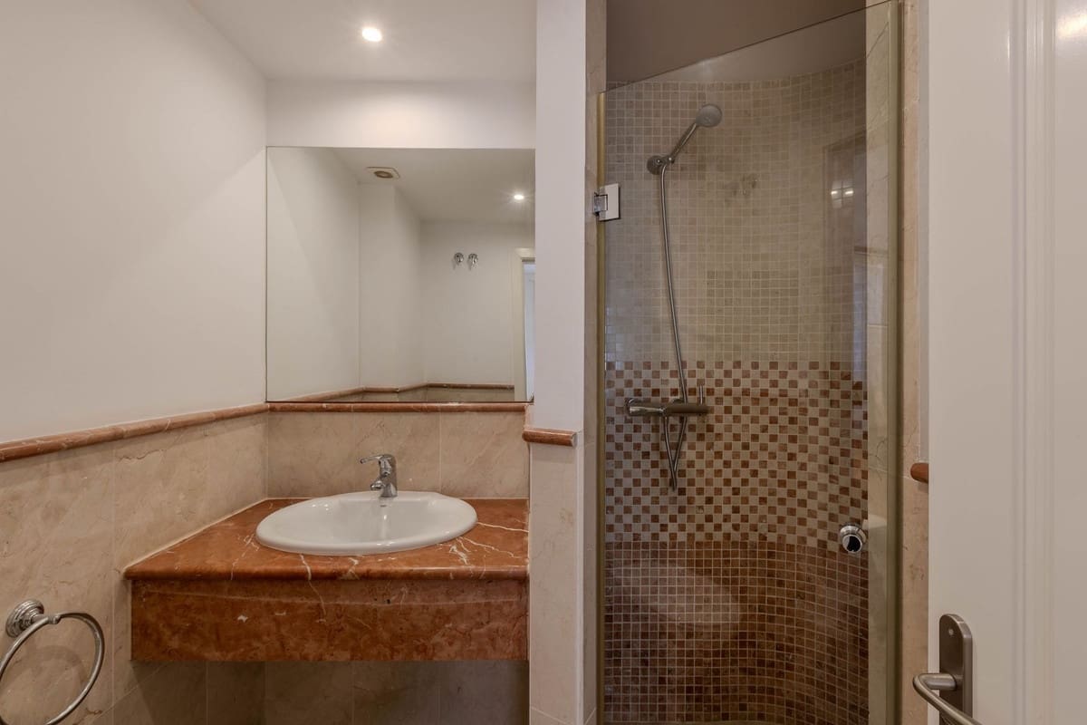 3 sypialnia Apartament na sprzedaż w Calahonda z basenem garażem - 1 150 000 € (Ref: 10019393)