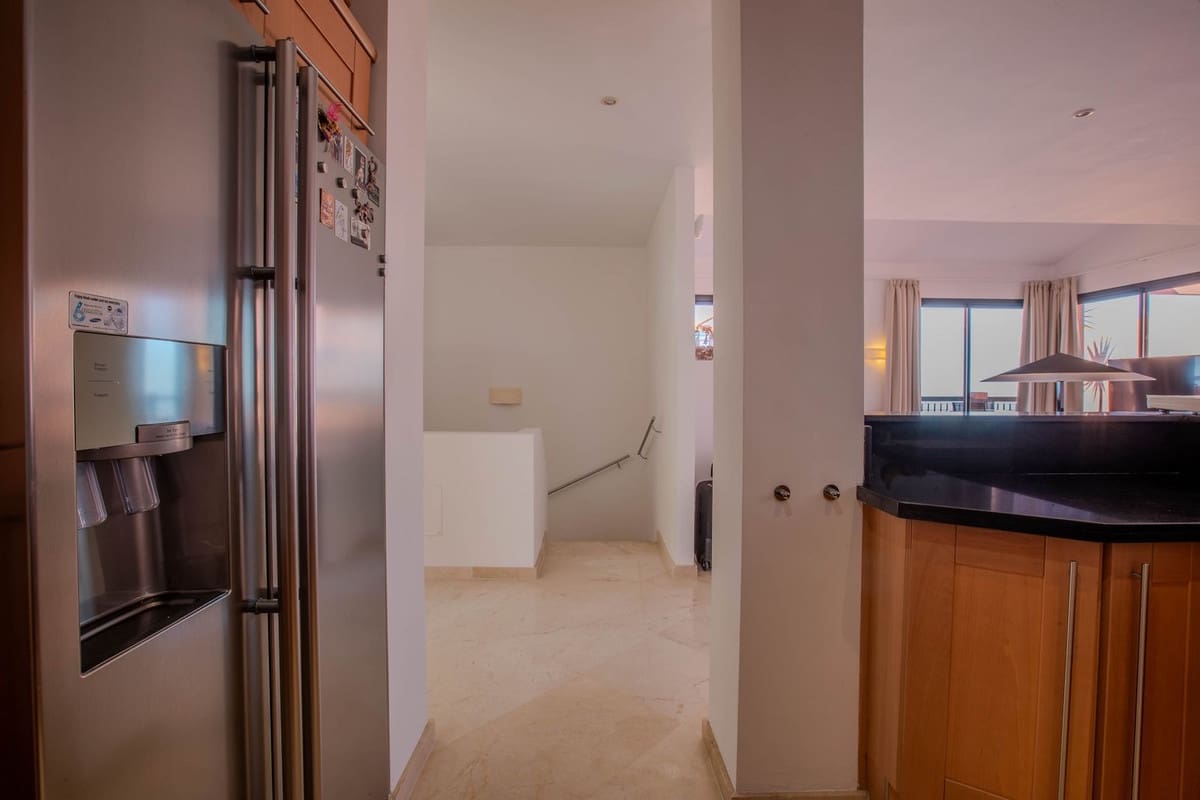 3 sypialnia Apartament na sprzedaż w Calahonda z basenem garażem - 1 150 000 € (Ref: 10019393)