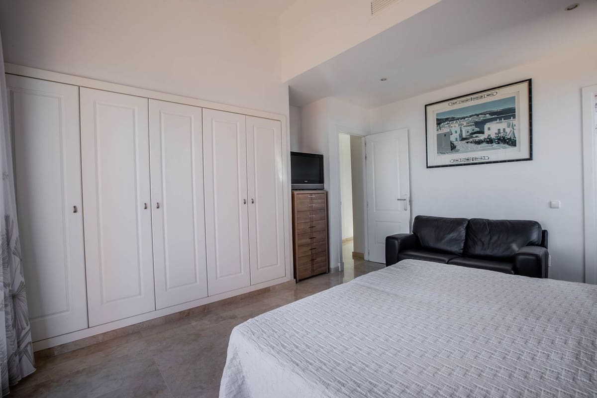 3 sypialnia Apartament na sprzedaż w Calahonda z basenem garażem - 1 150 000 € (Ref: 10019393)
