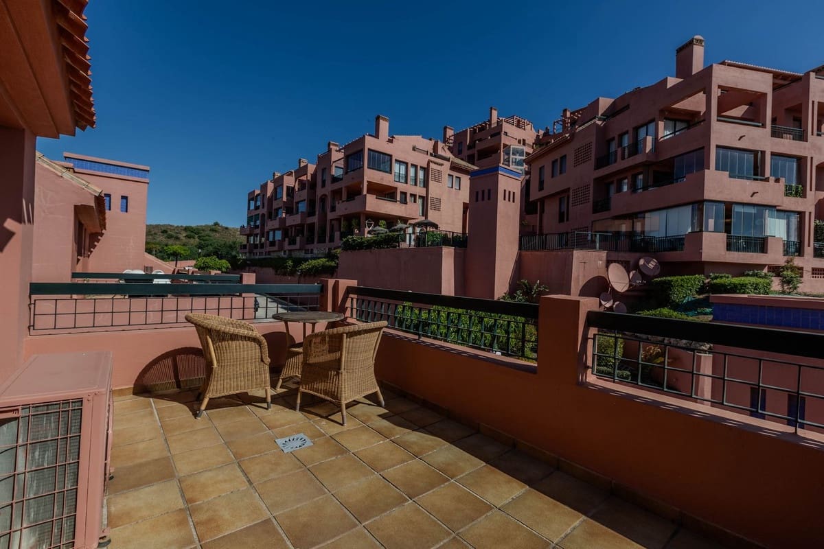 3 sypialnia Apartament na sprzedaż w Calahonda z basenem garażem - 1 150 000 € (Ref: 10019393)