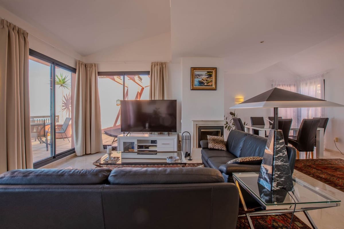 3 sypialnia Apartament na sprzedaż w Calahonda z basenem garażem - 1 150 000 € (Ref: 10019393)