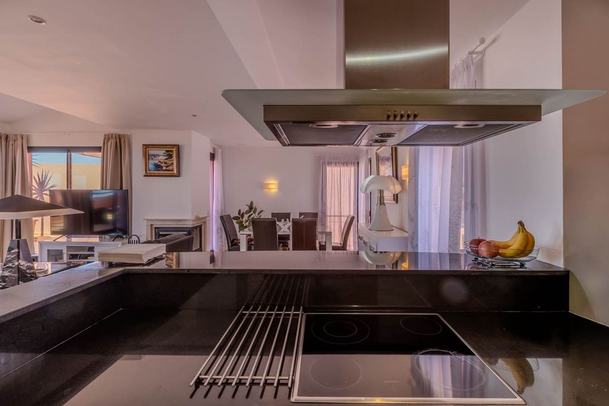 3 sypialnia Apartament na sprzedaż w Calahonda z basenem garażem - 1 150 000 € (Ref: 10019393)