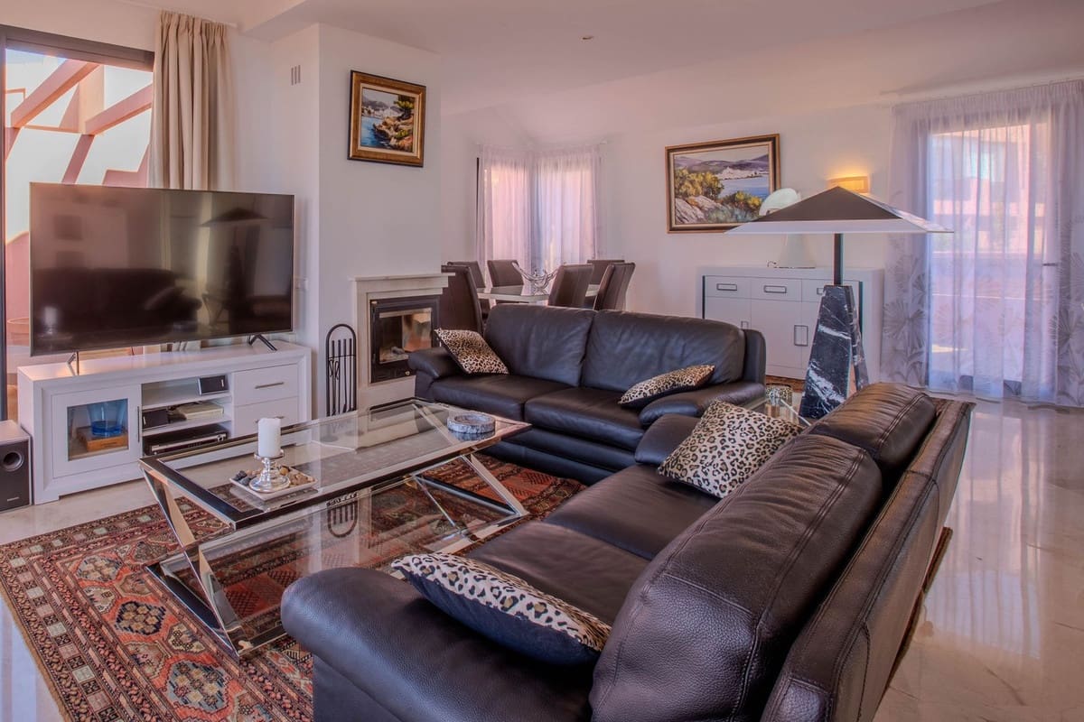 3 sypialnia Apartament na sprzedaż w Calahonda z basenem garażem - 1 150 000 € (Ref: 10019393)