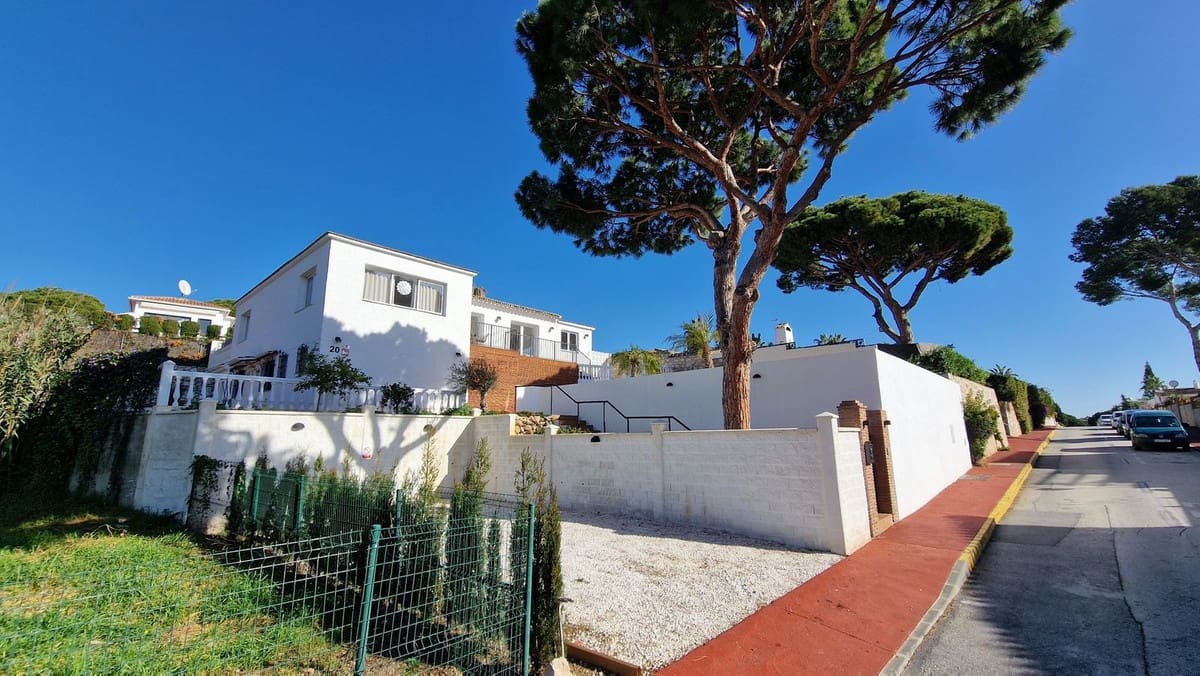 4 slaapkamer Villa te koop in Calahonda met zwembad - € 1.250.000 (Ref: 10019396)