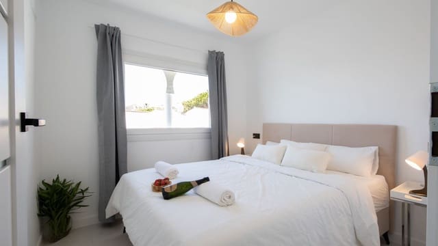 3 bedroom Apartment for sale in Calahonda, Mijas with pool garage - € 1,575,000 (Ref: 10019397)