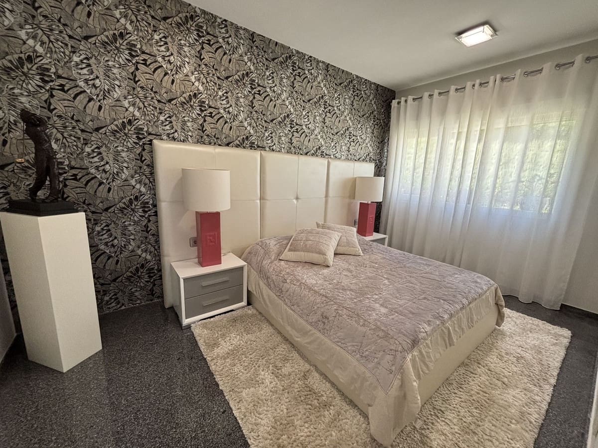 5 sypialnia Willa na sprzedaż w La Cala Golf z basenem garażem - 1 650 000 € (Ref: 10019398)