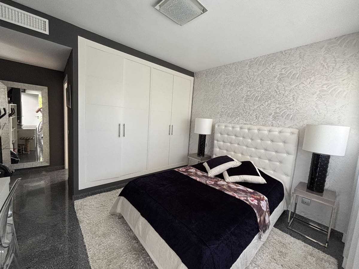 5 sypialnia Willa na sprzedaż w La Cala Golf z basenem garażem - 1 650 000 € (Ref: 10019398)