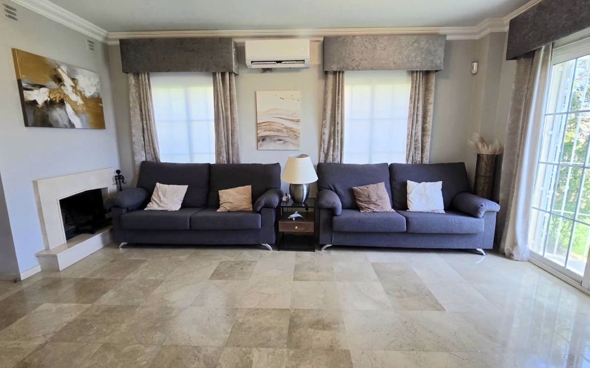 5 sovrum Villa till salu i La Cala Hills med pool - 895 000 € (Ref: 10019960)