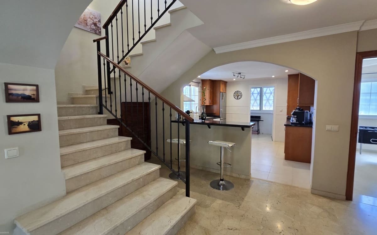 5 sovrum Villa till salu i La Cala Hills med pool - 895 000 € (Ref: 10019960)
