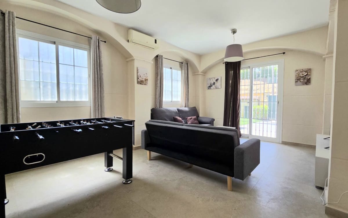 5 sovrum Villa till salu i La Cala Hills med pool - 895 000 € (Ref: 10019960)