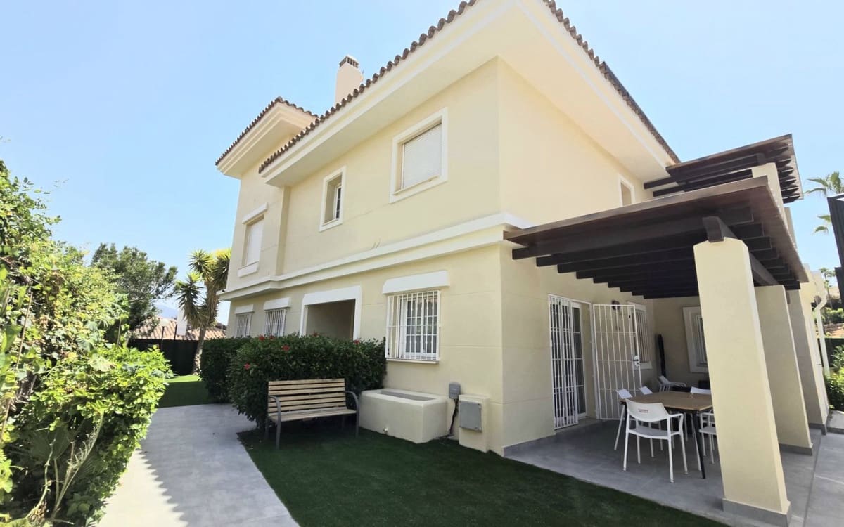 5 sovrum Villa till salu i La Cala Hills med pool - 895 000 € (Ref: 10019960)