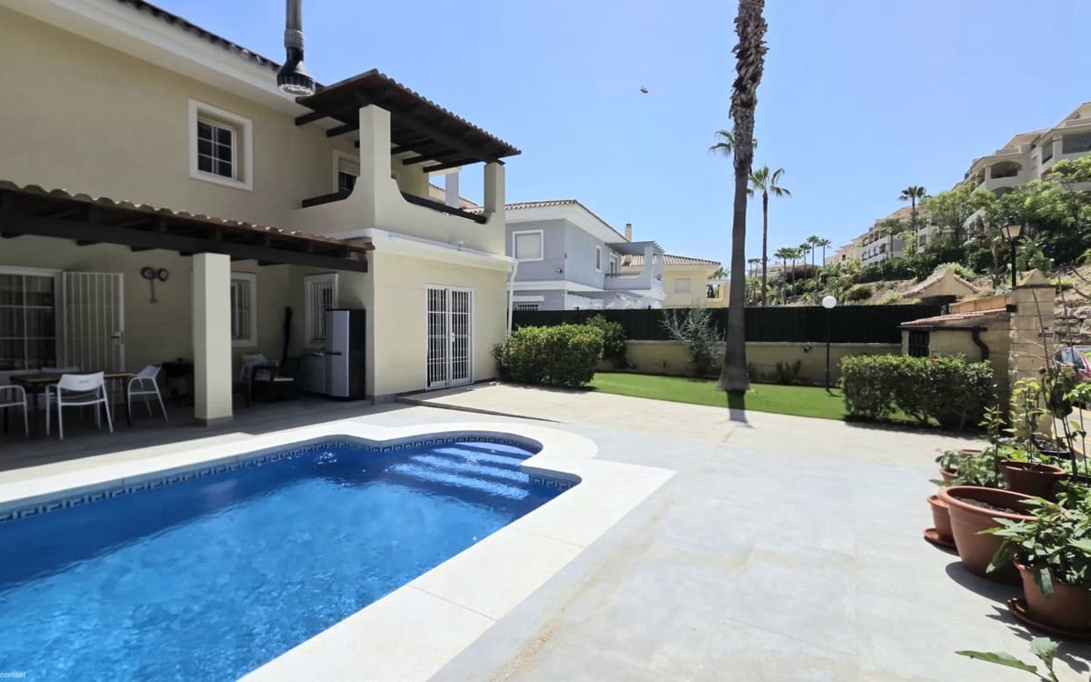 5 sovrum Villa till salu i La Cala Hills med pool - 895 000 € (Ref: 10019960)