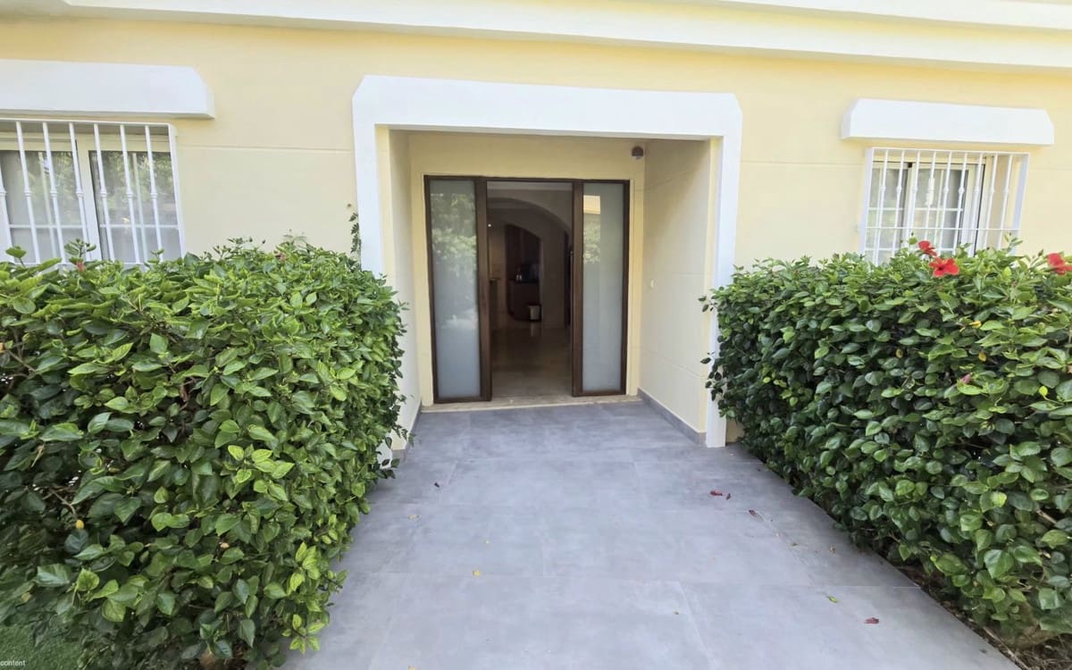 5 sovrum Villa till salu i La Cala Hills med pool - 895 000 € (Ref: 10019960)